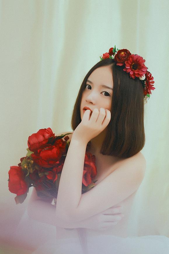 时尚芭比做美甲