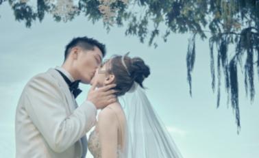 2005年“背母上学”,10年后变性成女人的刘婷,如今现状如何?