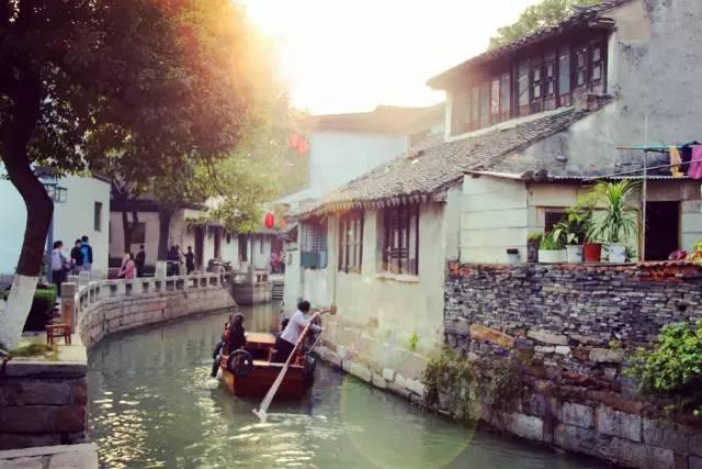 太吓人！刘涛满口白牙竟变蓝牙！颜色诡异或因这两个原因造成